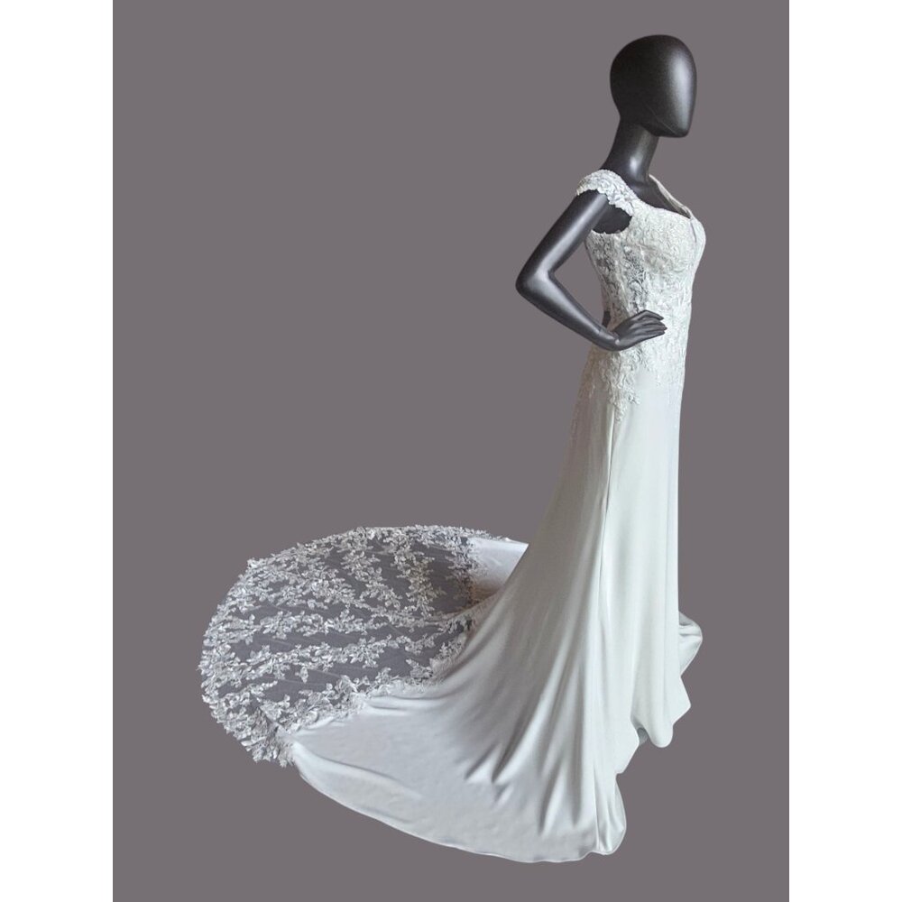 NWOT Ivory Crepe Fitted Cap Sleeve Wedding Gown - Mori Lee - Picture 8 of 16